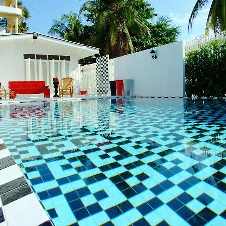 Hotel The Hen HHQ Extérieur photo
